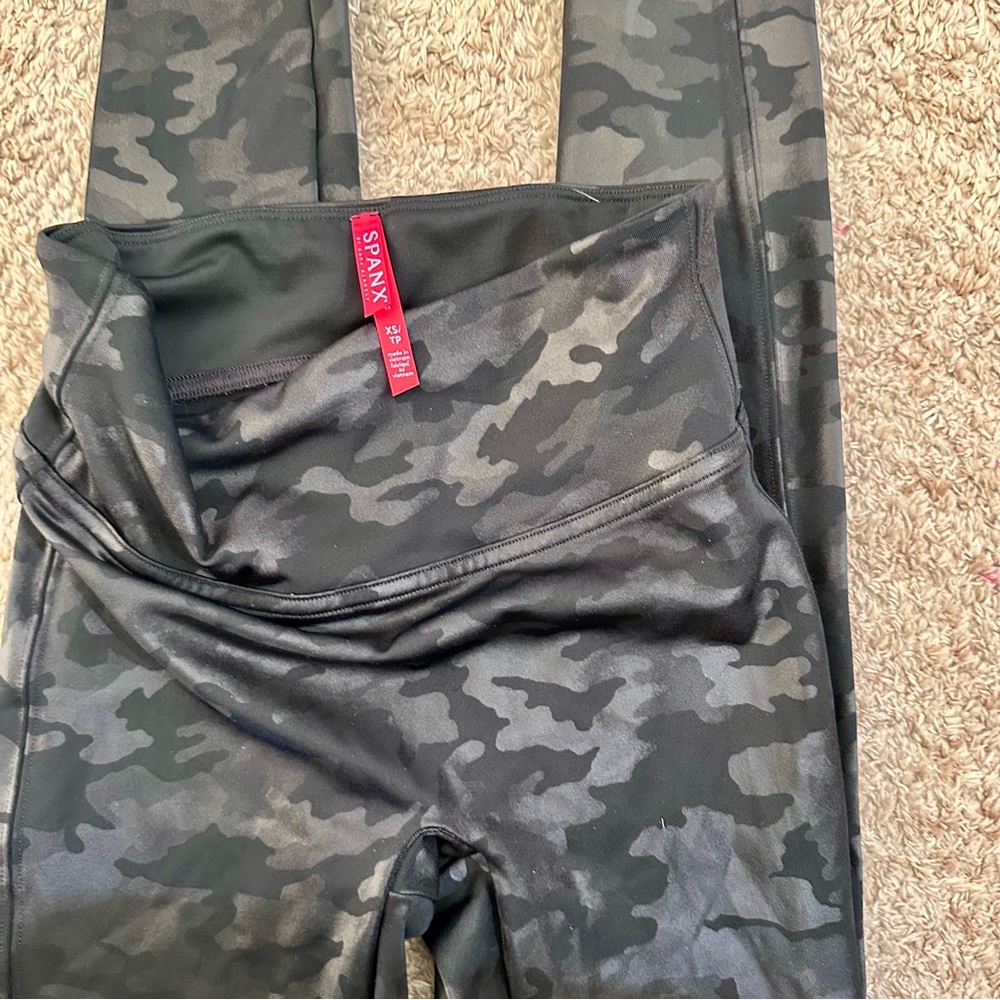 NWOT Spanx Shape Black Camo Leggings - Picture 9 of 9